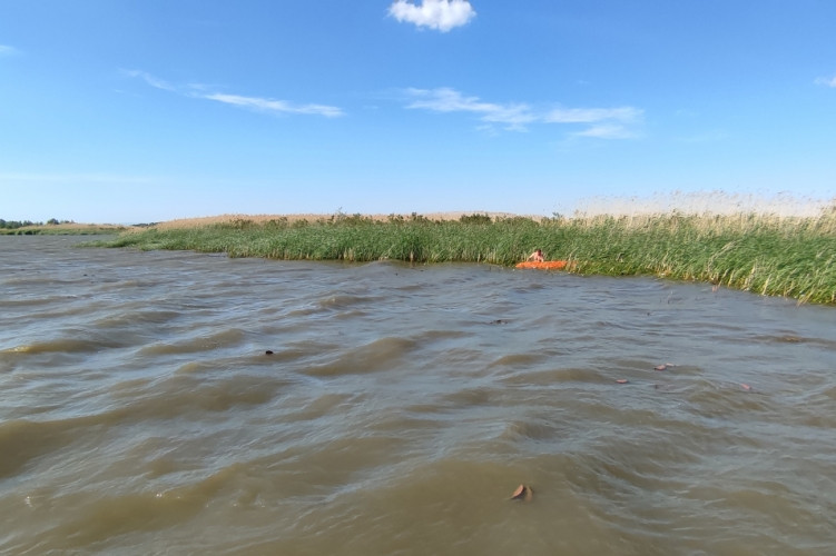 Ki mentett ki 27 embert a Tisza-tóból?