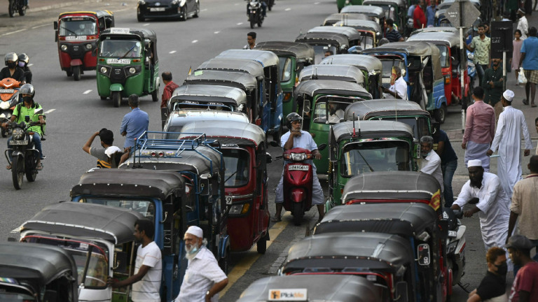 Srí Lankán összecsaptak a civilek és a katonák, mert elfogyott a benzin