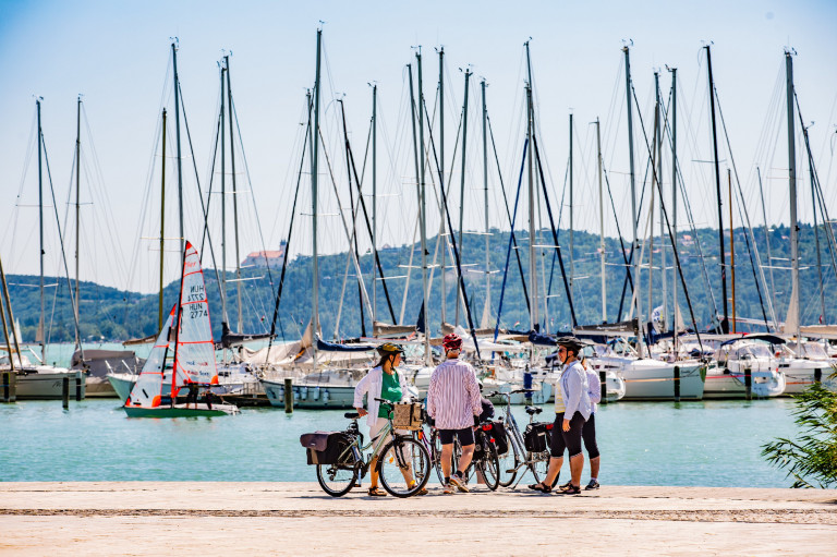 Megelevenednek Veszprém és a Bakony-Balaton régió történetei a Hello Veszprém-Balaton magazinban