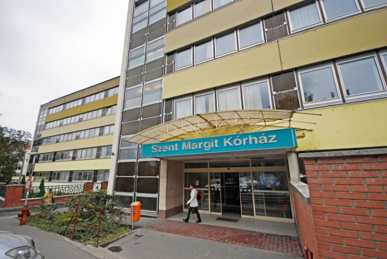 Látogatási tilalmat rendeltek el a Szent Margit Kórház két osztályán