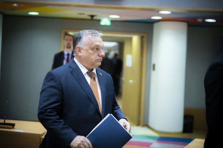 Az EP a globális minimumadó vétójának feladását kéri a kormánytól
