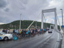 Tüntetők lassították a forgalmat az Erzsébet hídon - fotók