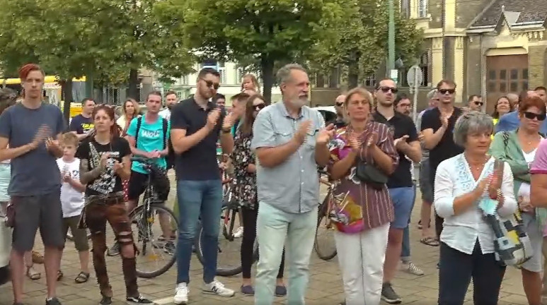 Vidéken is tüntettek a katatörvény módosítása ellen