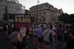 Tüntetés a katatörvény ellen: a Kossuth tér után újabb tereket foglaltak el a demonstrálók