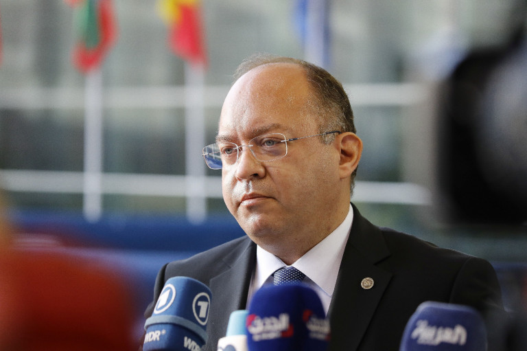 Román külügyminiszter: 