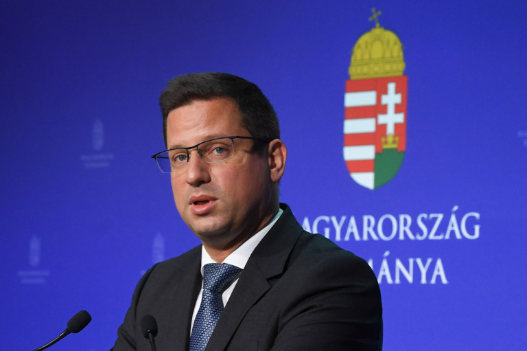 A kormány korlátozza a benzinársapkát a magántulajdonú gépjárművekre