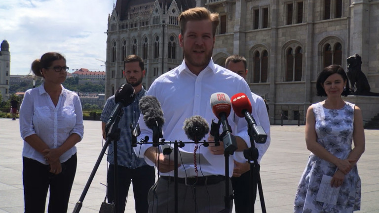 Rendkívüli parlamenti ülésnapot kezdeményeznek az ellenzéki pártok