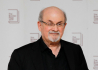 Lélegeztetőgépen van Salman Rushdie