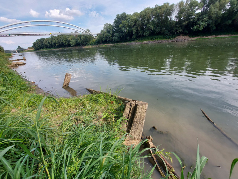 Fotók: Különleges látványosságokat hozott az extrém alacsony vízállású Tisza 