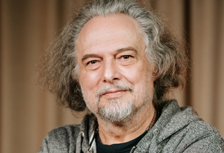 Laár András is kilépett a L’art pour l’art Társulatból