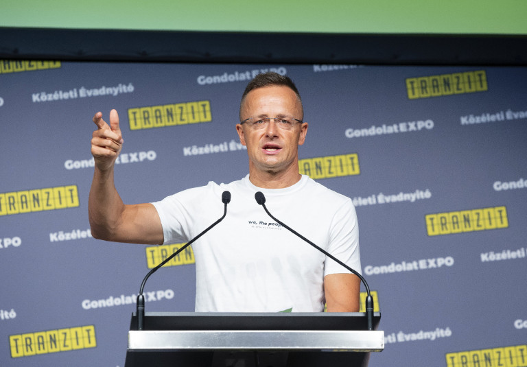 Szijjártó szerint eddig is és ezután is sikeres lesz az ország