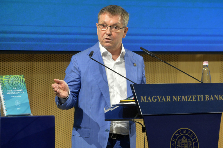 Hűtlen kezelés gyanúja miatt nyomoz a rendőrség az MNB-alapítványok ügyében