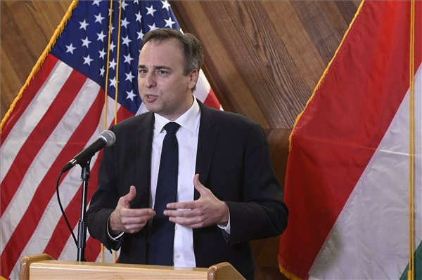 Lehet, mégsem Pressman diktálta a Magyarországot bíráló amerikai jelentést