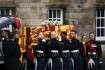 Megérkezett II. Erzsébet koporsója Edinburghba