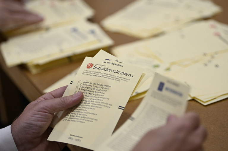 A svédországi választás a konzervatív pártok győzelmét jelzi, áttörést ért el a szélsőjobb