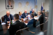 Szijjártó Péter Lavrovval tárgyalt New Yorkban, véletlenül épp egy Putyin portré alatt