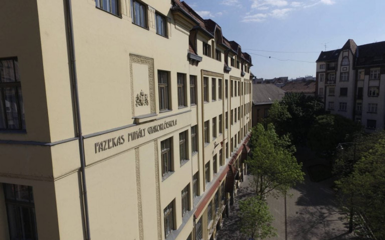 Az ország egyik leghíresebb gimnáziumában is tiltakoztak a pedagógusok helyzete miatt