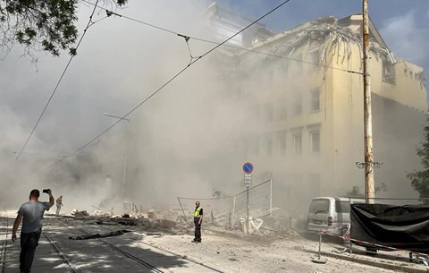 Pokorniék leállítják a Böszörményi úti beruházást, mely az omlásáról híresült el
