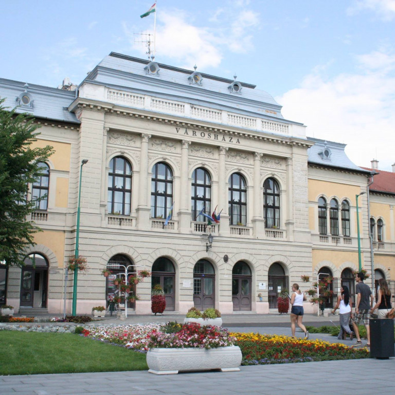 Cegléden a Fidesz követeli a megszorításokat