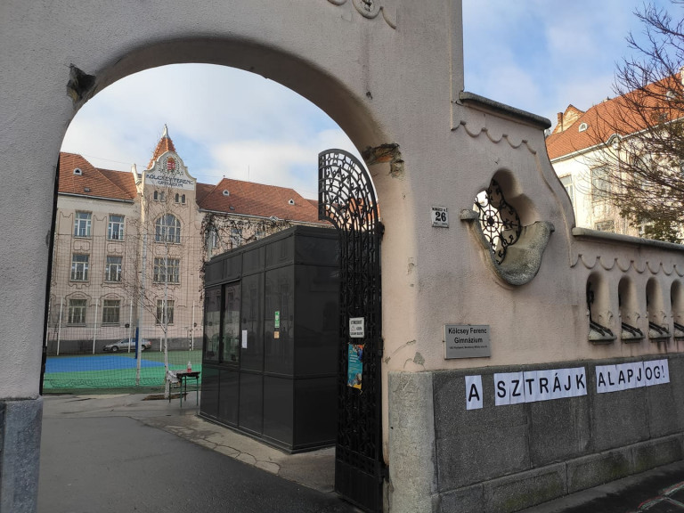  A tanárkirúgások ellen tiltakoznak a Kölcsey gimnáziumnál