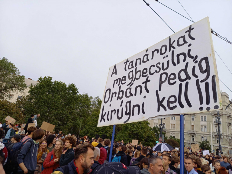 A tankerületek felszámolását követeli 15 ellenzéki polgármester