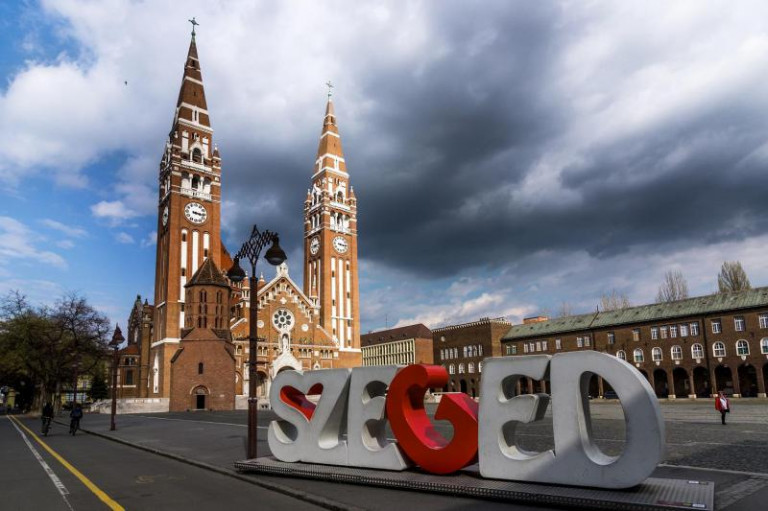 Minimum egy hónapra bezárják karácsony után a kulturális- és sport intézményeket Szegeden