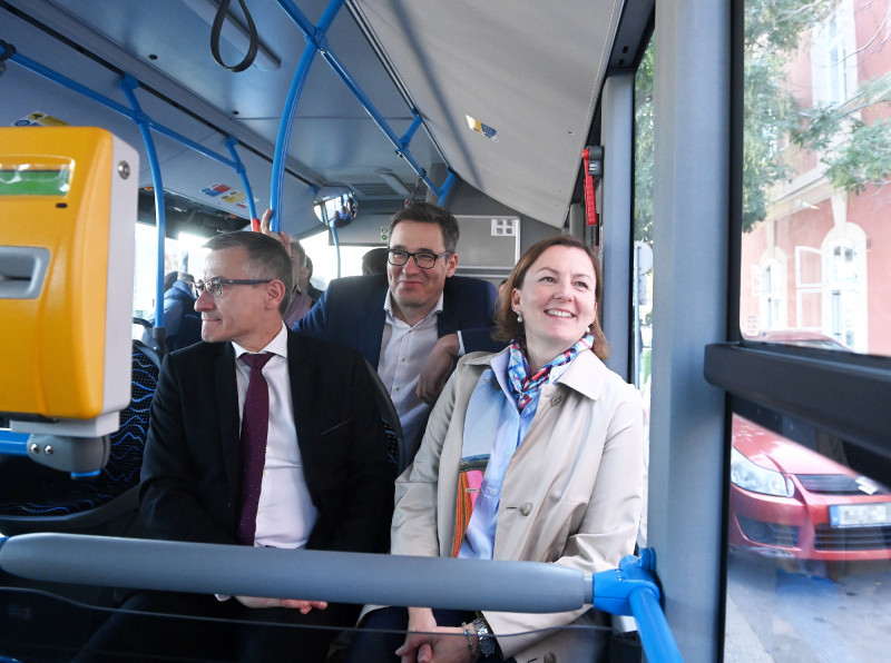 Több mint száz új, alacsonypadlós busz érkezik Budapestre