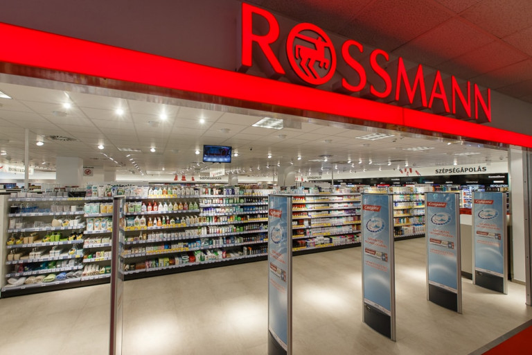 250 millió forintos rezsitámogatást oszt szét dolgozói között a Rossmann