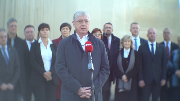 DK: a kormány méltatlanná vált '56 örökségéhez