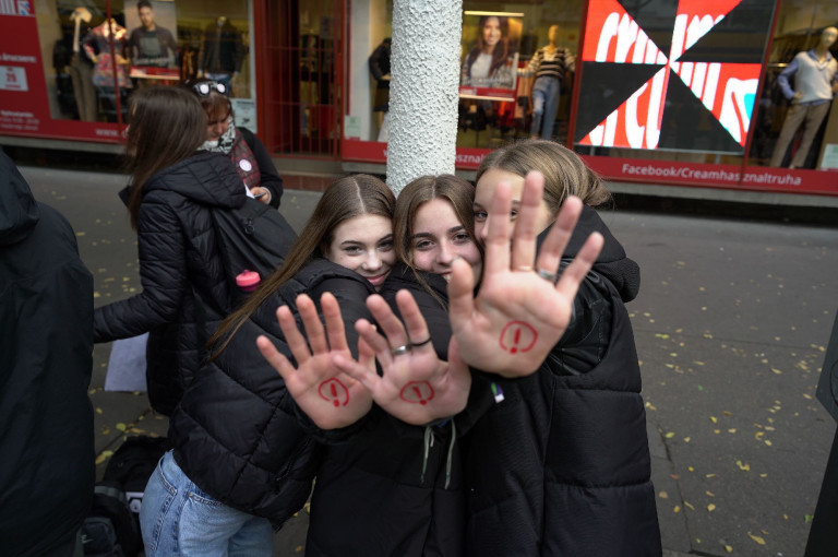 Tüntetést szerveznek a Magyar Anyák az erőszakos rendőri fellépések ellen