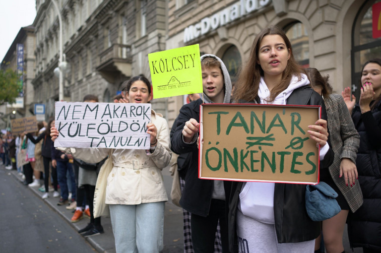 A tankerületnek mostantól nem kell 15 napon belül kirúgnia az engedetlen tanárokat