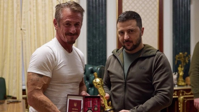 Sean Penn szerint Orbán csak Putyint ismételgeti