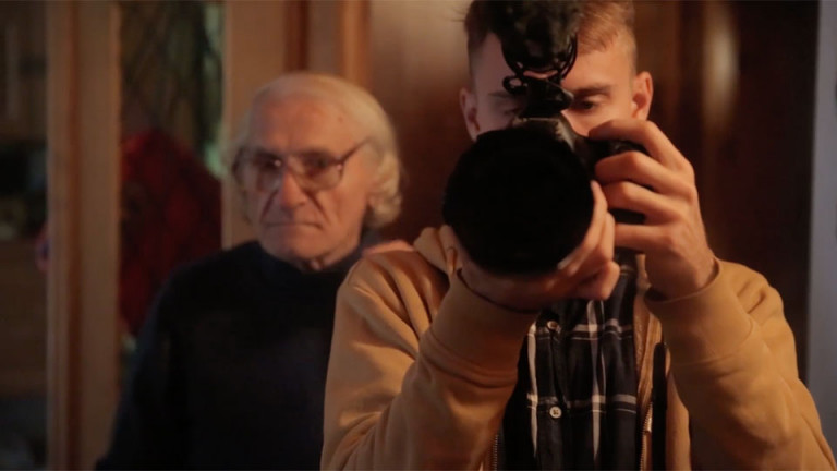 „A nagypapa szürkéssé exponálja filmjét”