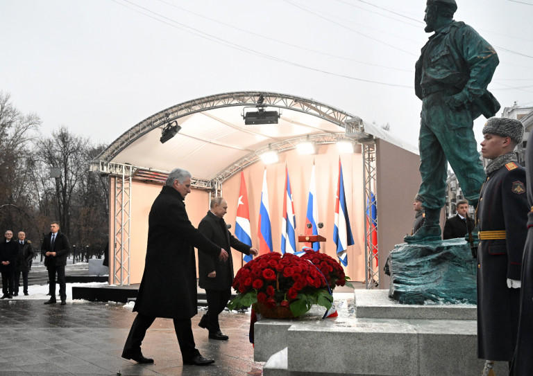 Fidel Castrónak emeltek emlékművet Moszkvában