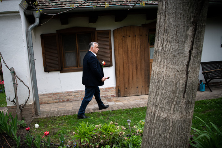 Orbán ajánlata a falvaknak: bolt, kocsma, templom és ATM 