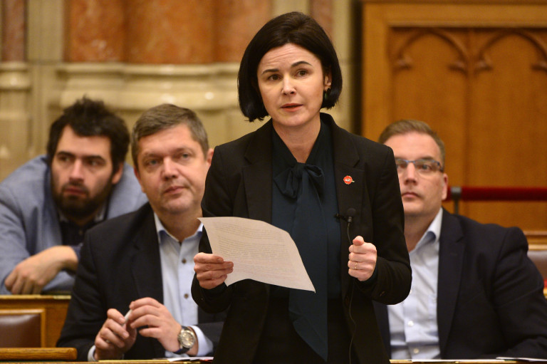 MSZP: Így csorbítja a kormány a képviselők jogait