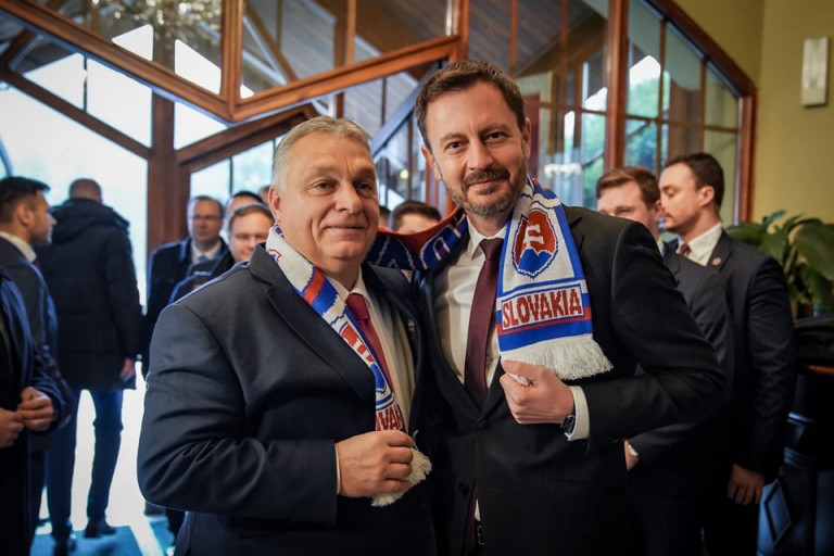 Újabb sálas fotót posztolt Orbán 