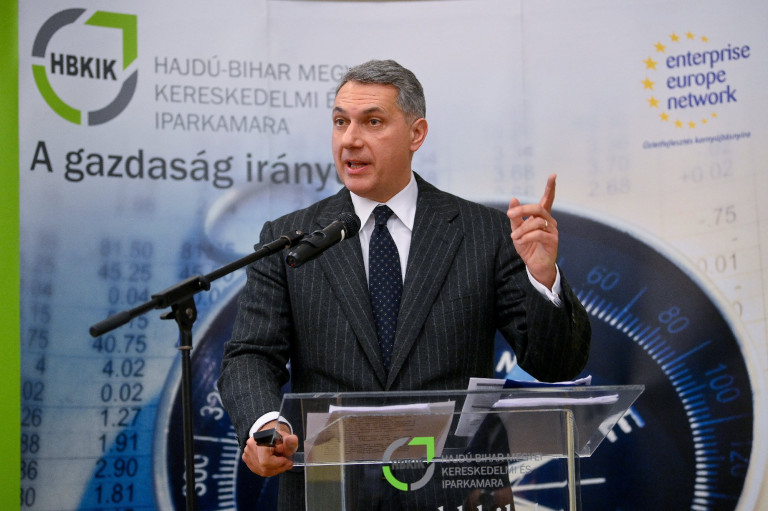 Lázár Jánosnak a vidék az első, de Budapestnek is mindent megadnak majd