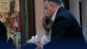 Orbán adventi koszorút vett és az energiaárakról érdeklődött egy virágboltban