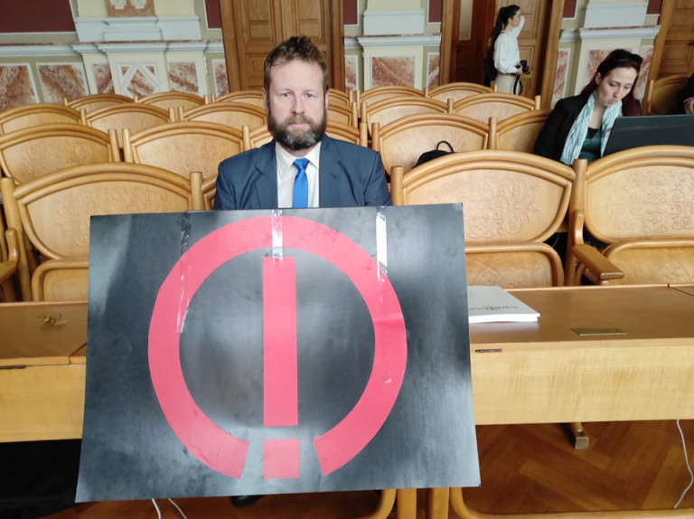 Egy év után sem engedték be a képviselőt az iskolába