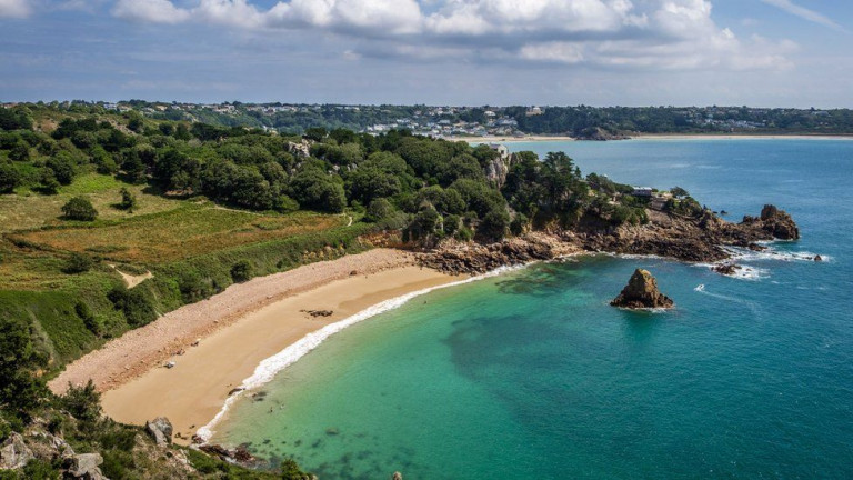 Robbanás volt a La Manche csatorna Jersey szigetén