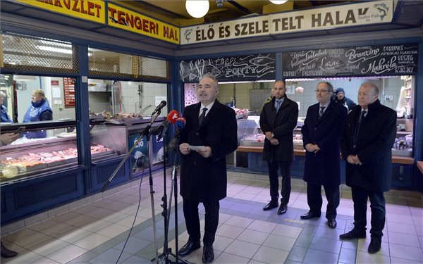 Nem kell félni, az agrárminiszter szerint lesz elég hal az ünnepekre