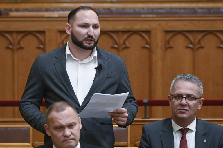 Újabb ellenzéki politikus igazolt át a DK-ba