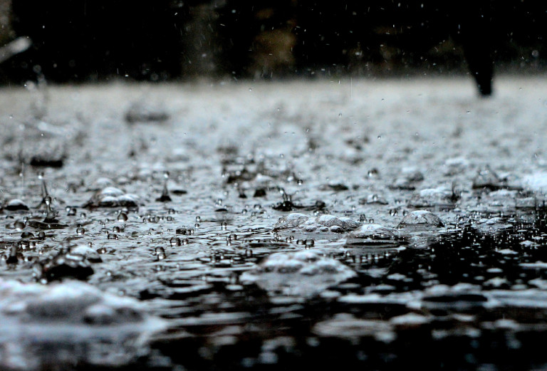 Jelentős mennyiségű eső miatt adott ki figyelmeztetést a meteorológiai szolgálat