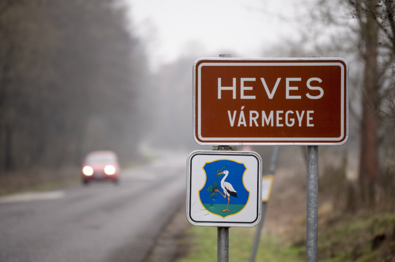 Több helyen is megrongálták vagy elvitték a vármegyetáblákat