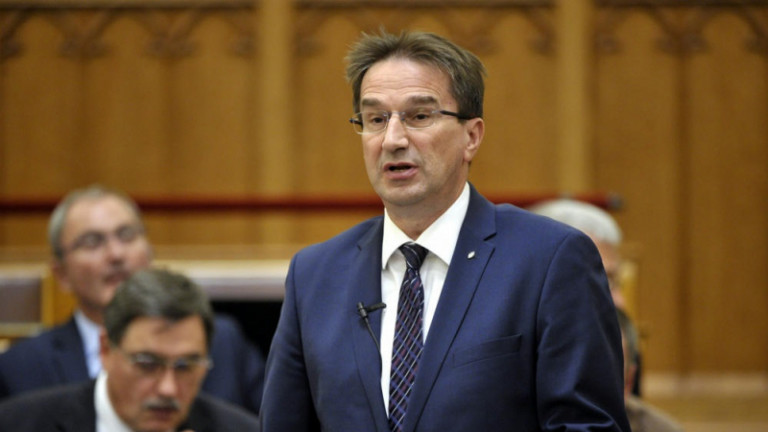 Völner Pál többek között arról beszélt, tudna olyat mondani, amitől meginogna pár ember széke