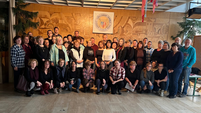 Tanítás nélküli munkanapot rendeltek el a tatai iskolában, miután a tanárok 90 százaléka sztrájkot hirdetett