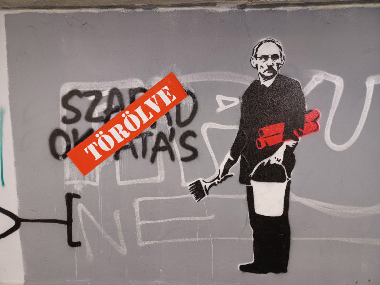 PDSZ-es vezető az iskolai mobilhasználat korlátozásáról: „Kordában akarják tartani a pedagógusokat”