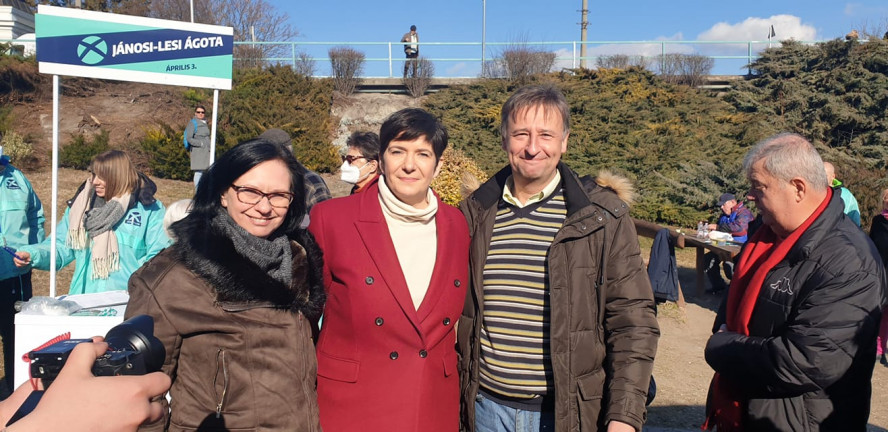 Megint itt a péntek, újabb ellenzéki politikus jelentette be, hogy a DK-ban folytatja