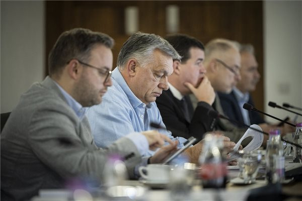 Elkezdődött a kormányülés Sopronban